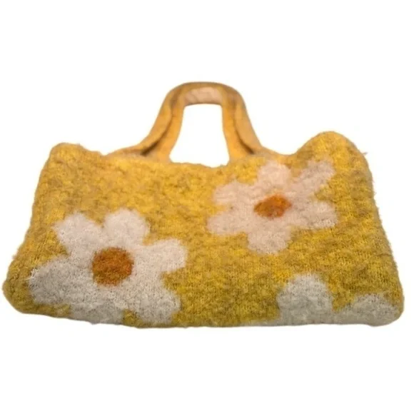 Free People Daisy Print Bag and Scarf Set - Picture 7 of 12